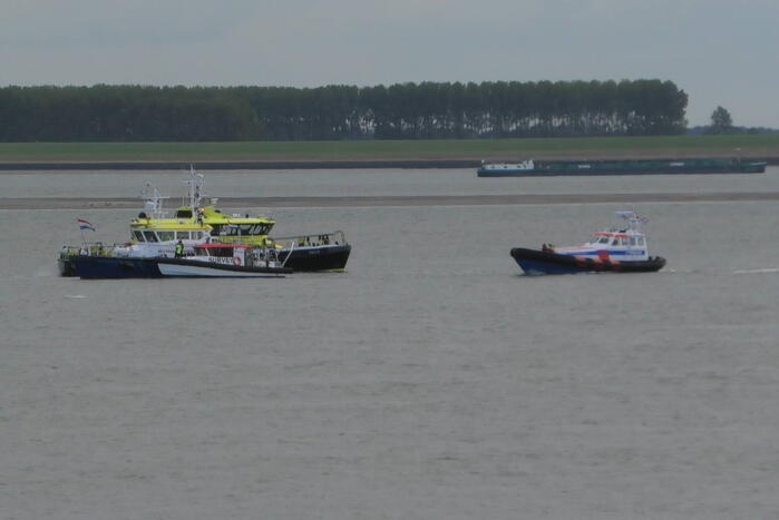 Brand na mogelijk explosie op schip Westerschelde
