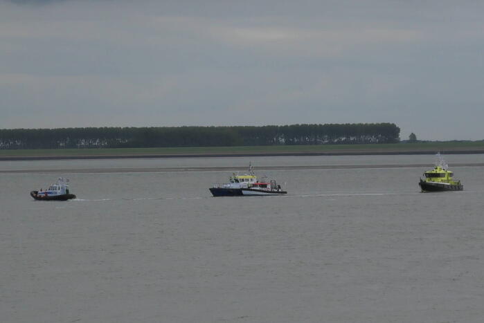 Brand na mogelijk explosie op schip Westerschelde