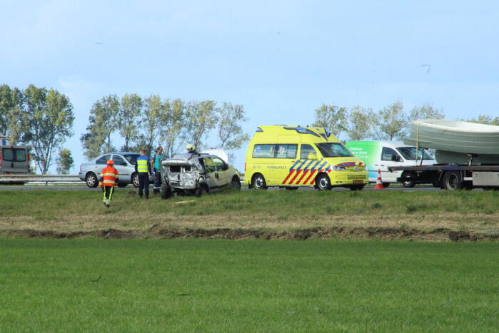 Gewonde bij aanrijding met lijnbus en auto