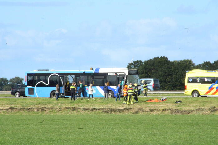 Gewonde bij aanrijding met lijnbus en auto