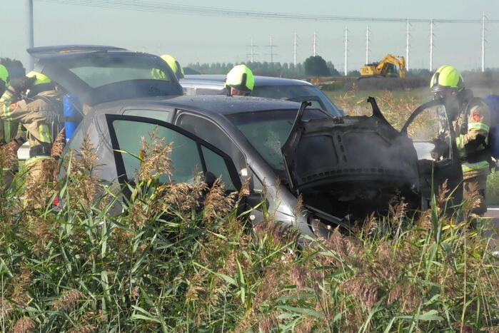 Auto total-loss vanwege brand in motorcompartiment