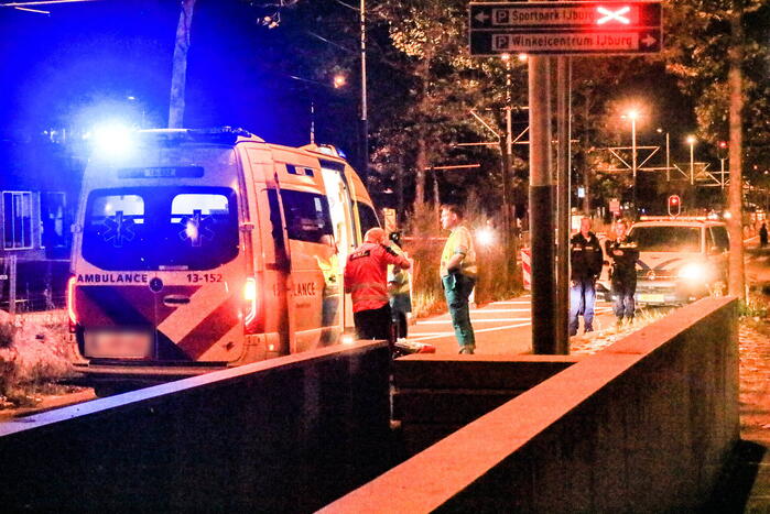 Persoon gewond na val in water