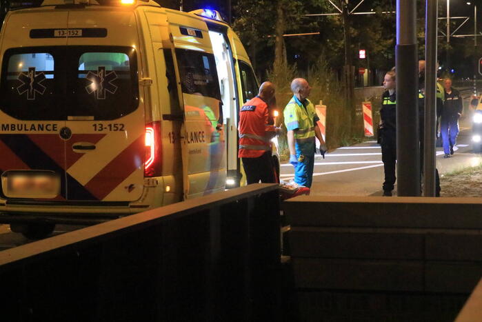 Persoon gewond na val in water