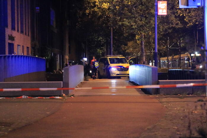 Persoon gewond na val in water