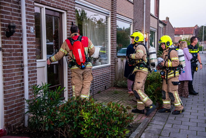 Bewoner ademt rook in bij keukenbrand