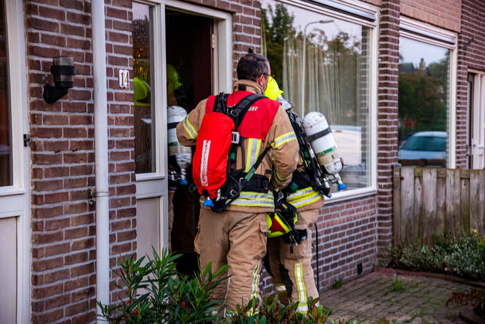 Bewoner ademt rook in bij keukenbrand