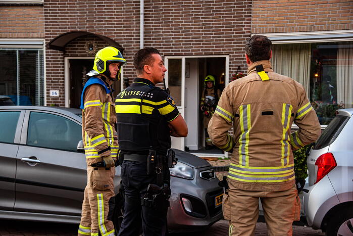 Bewoner ademt rook in bij keukenbrand