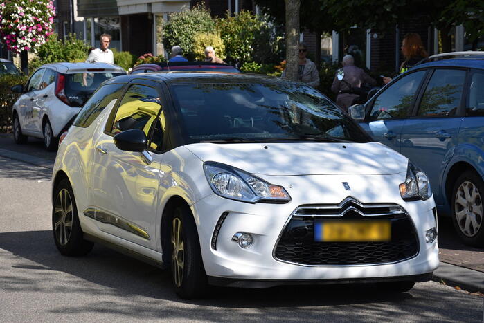 Inparkerende automobilist zorgt voor ongeval