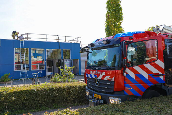 Brand op dak van Basisschool de Dukdalf