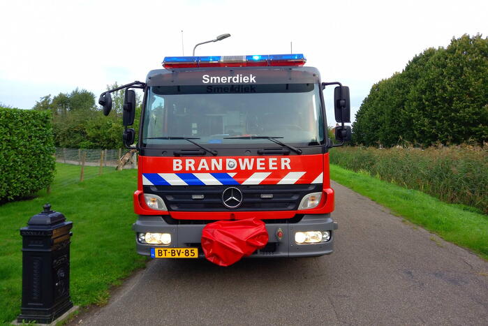 Brandweer blust brand in gebouw