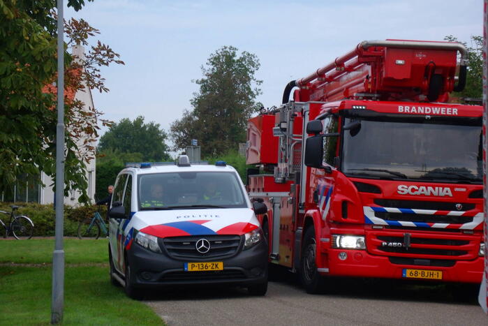 Brandweer blust brand in gebouw