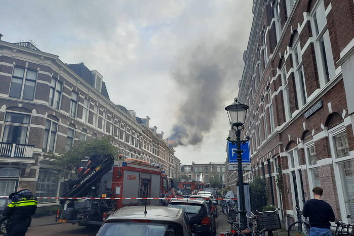 Veel rook wegens grote brand in dak