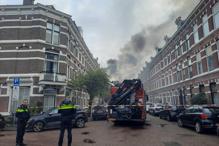 Veel rook wegens grote brand in dak