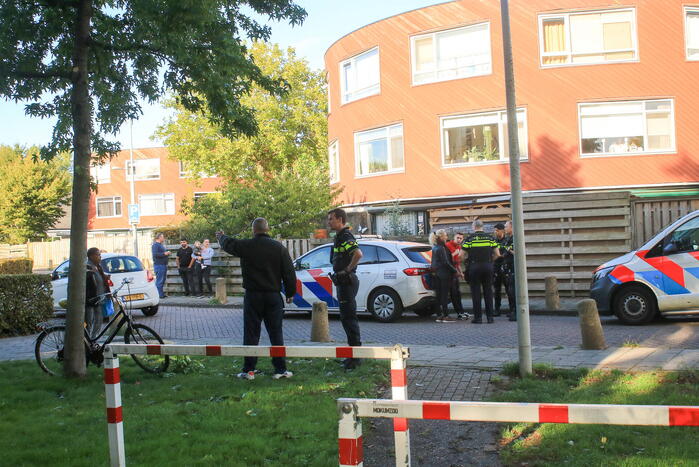 Veel politie ingezet voor vechtpartij bij Dekamarkt