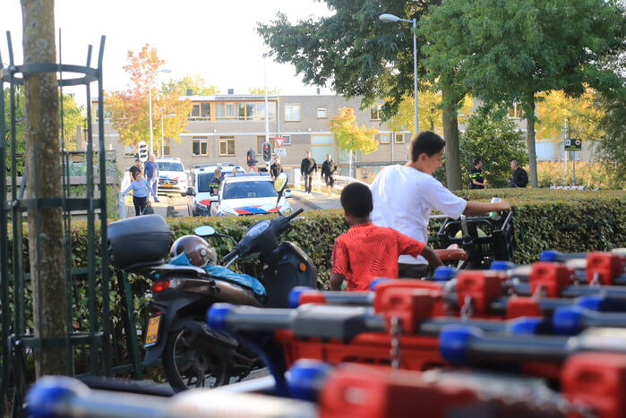 Veel politie ingezet voor vechtpartij bij Dekamarkt