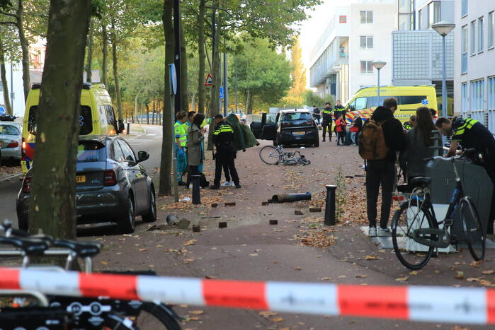 Meerdere gewonden nadat automobilist op fietspad belandt