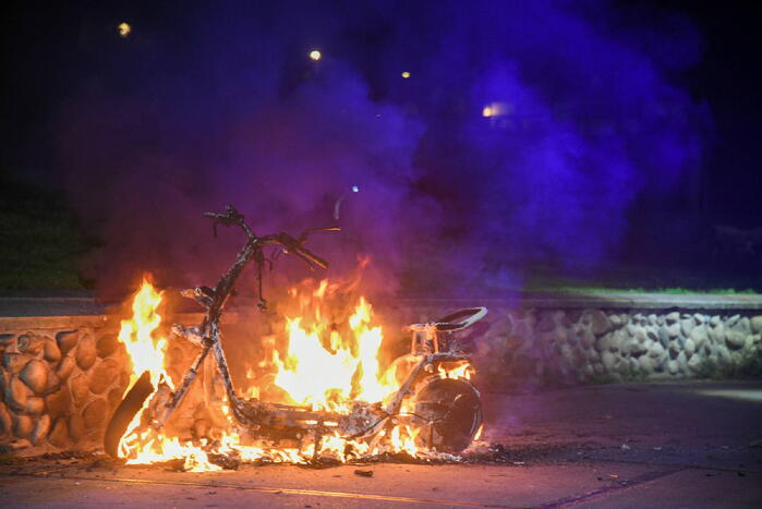 Scooter verwoest vanwege brand