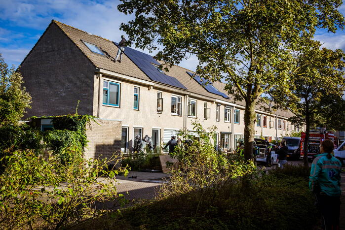 Verward persoon sluit zichzelf op in woning