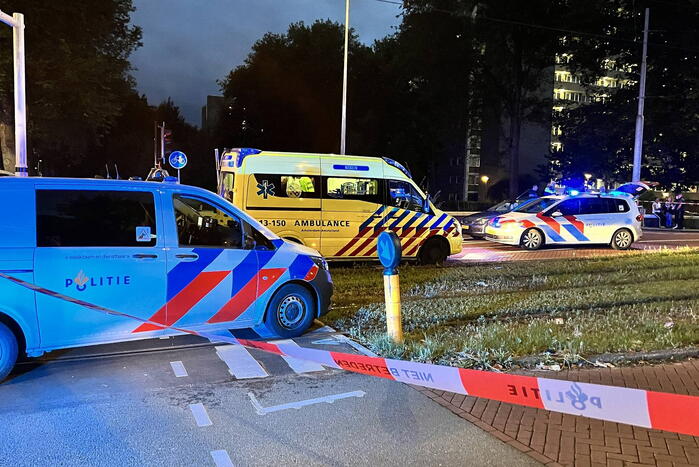 Man ernstig gewond na inslaan van raam