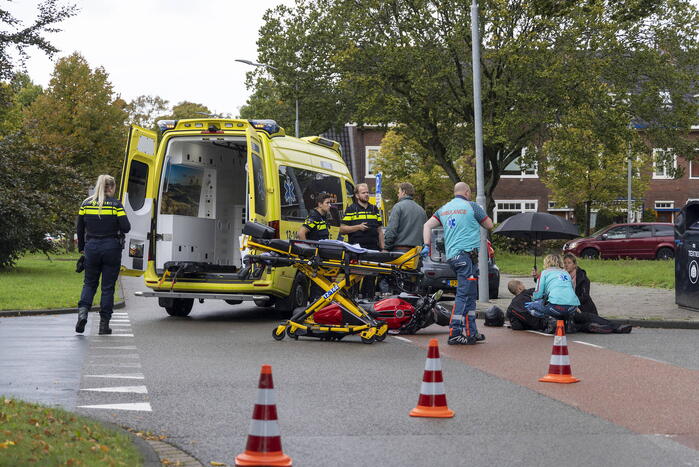 Motorrijder gaat onderuit en raakt gewond