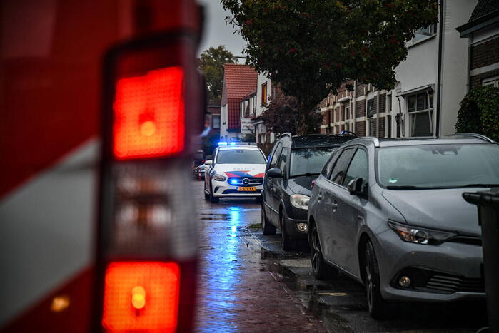 Stoel in woonkamer vliegt in brand