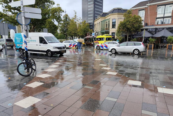Fietser en automobilist met elkaar in botsing