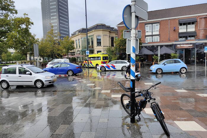 Fietser en automobilist met elkaar in botsing