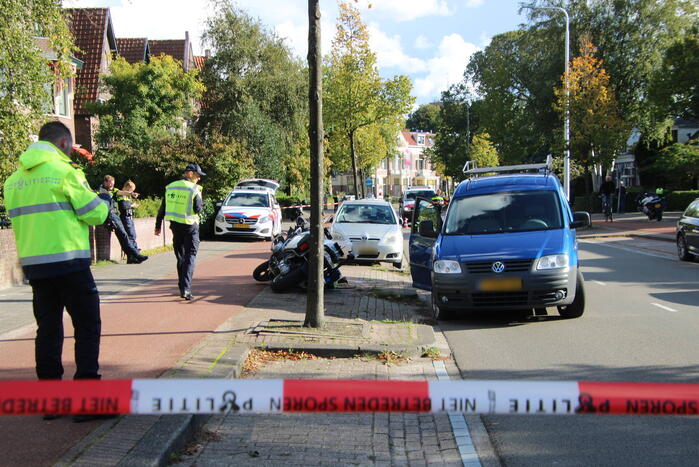 Motoragent gewond bij botsing met bestelbus