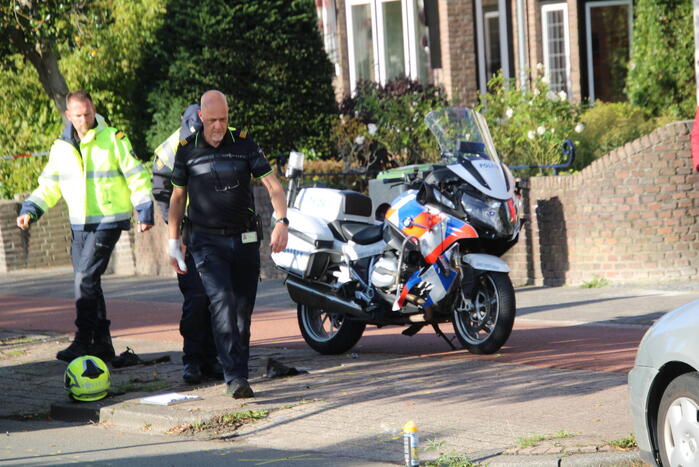 Motoragent gewond bij botsing met bestelbus