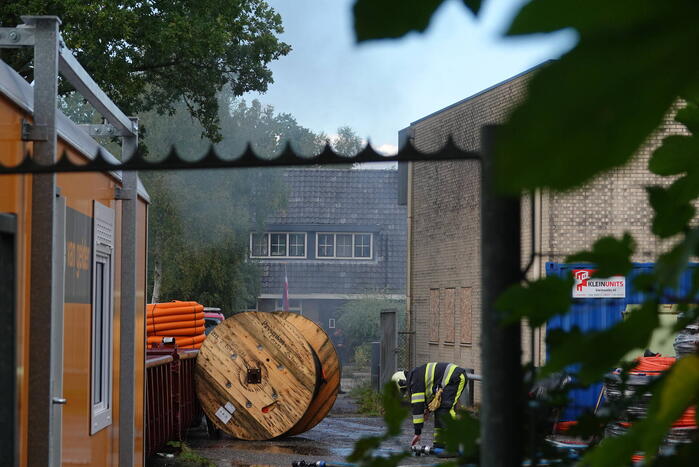 Brand in loods snel onder controle
