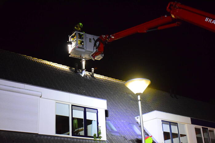 Brand in schoorsteen van woning