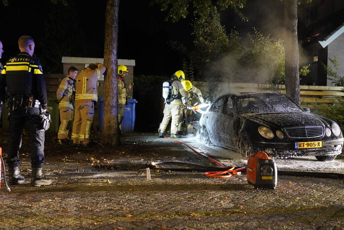 Auto volledig uitgebrand