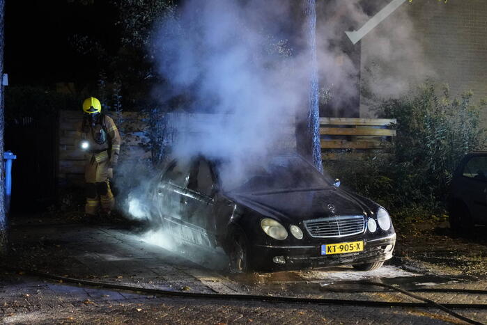 Auto volledig uitgebrand