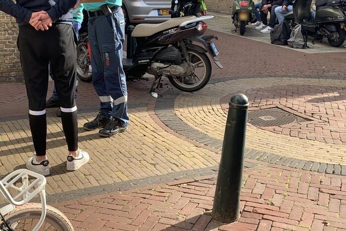 Scooterrijders gewond bij aanrijding