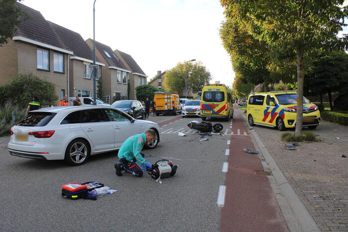 Scooterrijder geschept door auto