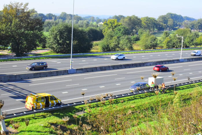 Auto in tegengestelde richting op snelweg
