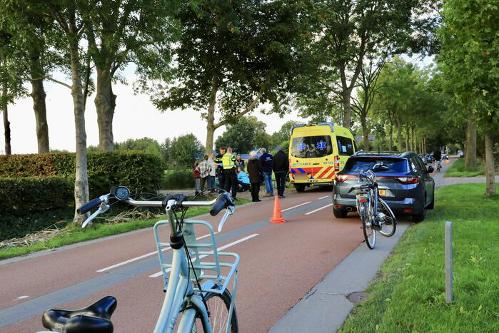 Fietser gewond na val in sloot