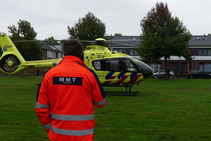 Traumateam assisteert bij incident in woning