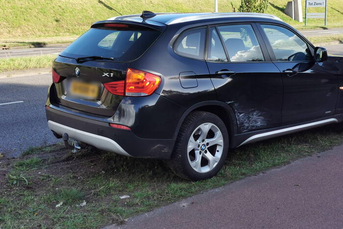 Schade bij botsing tussen drie auto's