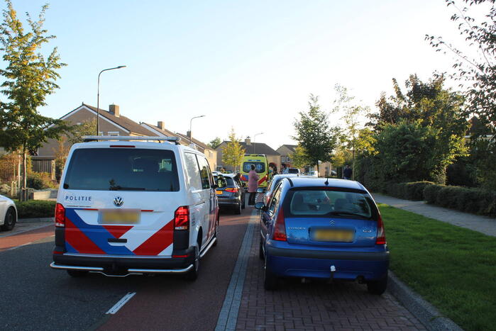 Fietser en automobilist in botsing