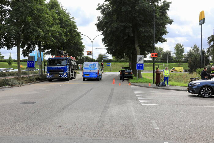 Overstekende fietser geschept tijdens oversteken