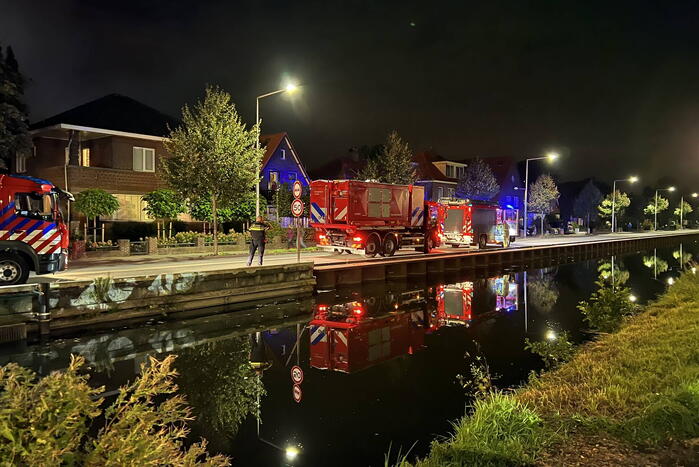 Grote uitslaande brand verwoest schuur
