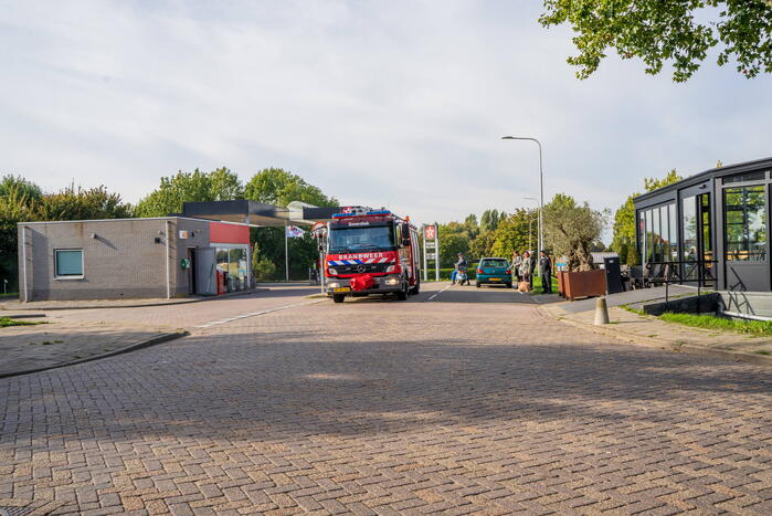 Mistgenerator zet tankstation vol rook