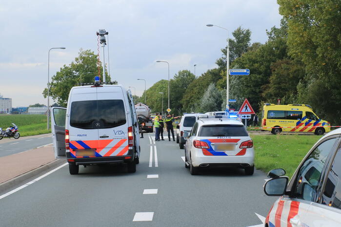 Ravage na botsing tussen vrachtwagen en bestelbus