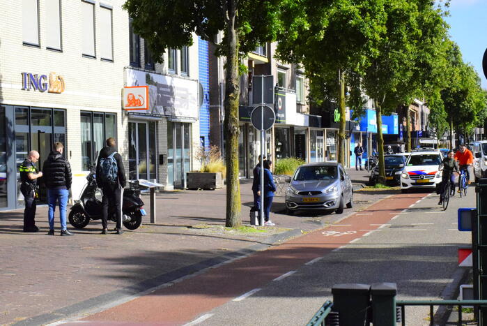 Fietser gewond naar ziekenhuis na aanrijding met scooter