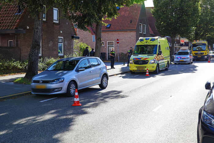 Oudere vrouw gewond bij aanrijding met auto
