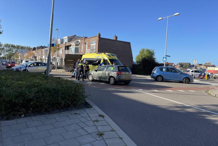 Jong meisje op fiets aangereden door auto