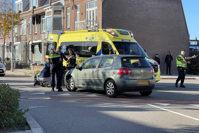 Jong meisje op fiets aangereden door auto
