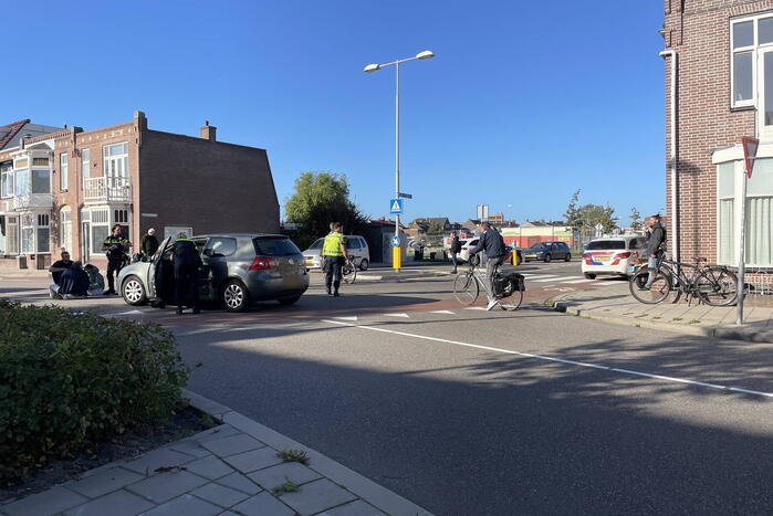 Jong meisje op fiets aangereden door auto