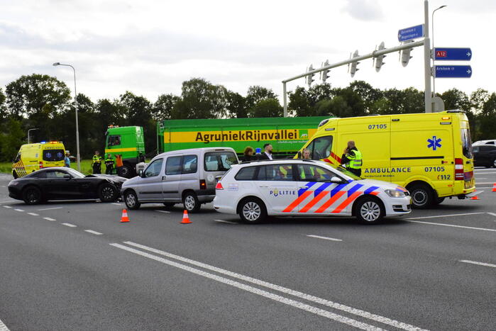 Motorrijder ernstig gewond bij botsing met auto